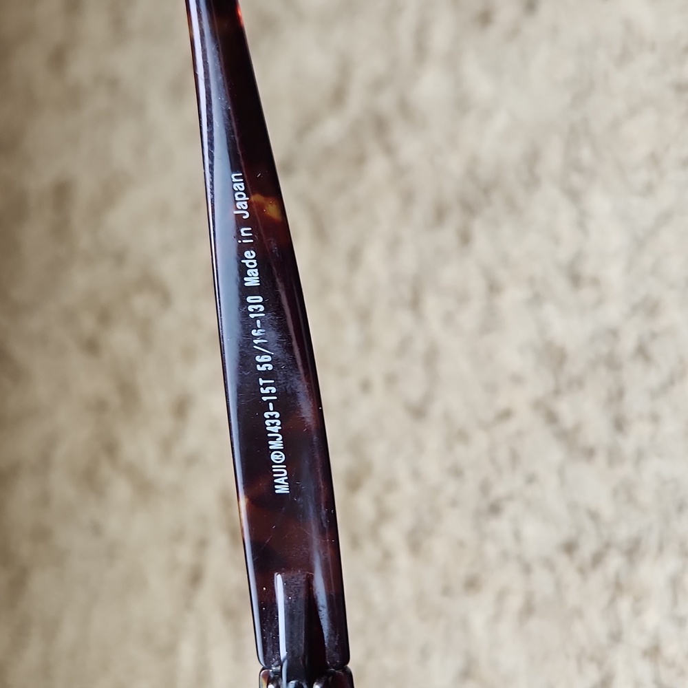 Maui Jim Tortoise Sunglasses with Blue Case - Picture 11 of 12